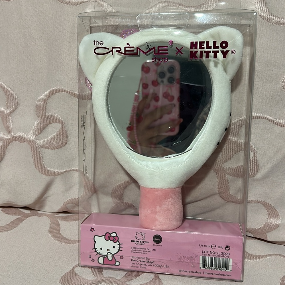 The Crème Shop X Hello Kitty Plush Portable Mirror - Picture 2 of 3